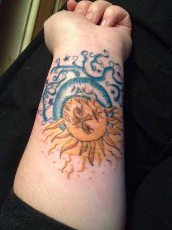Sonne und Monds tattoo 131
