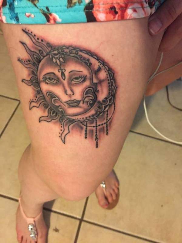 Sonne und Monds tattoo 209