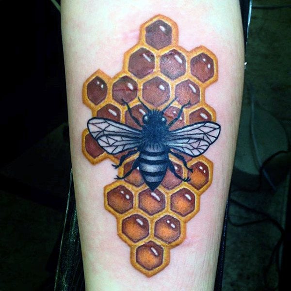 75 Tätowierungen von Bienenstöcken (mit ihrer Bedeutung)