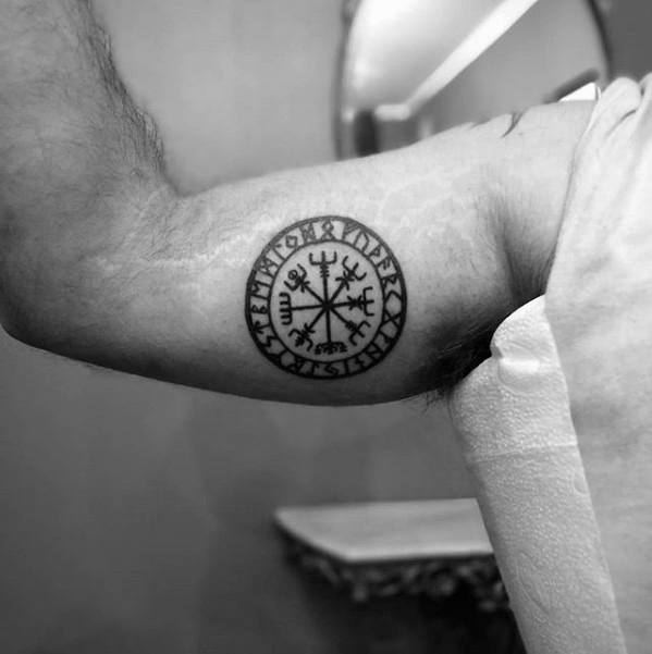 vegvisir-wikinger-kompass-tattoo 106