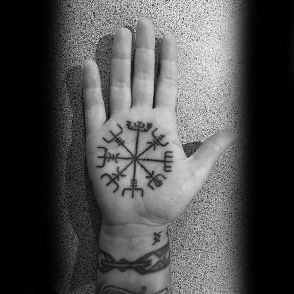 vegvisir-wikinger-kompass-tattoo 28