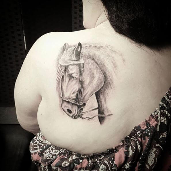 pferd tattoo 83