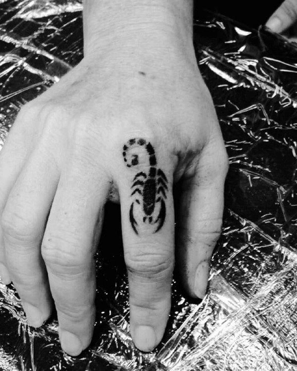 skorpion tattoo 347