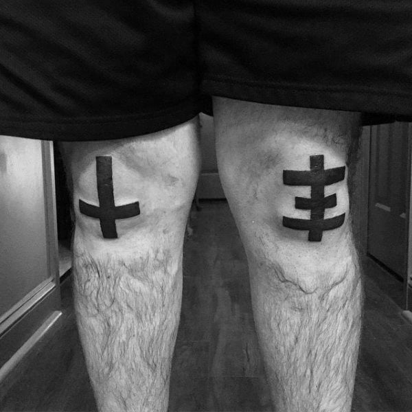 Kreuz mann kleines tattoo Kleines Kreuz
