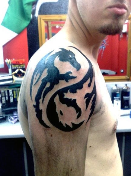 yin yang symbole tattoo 57