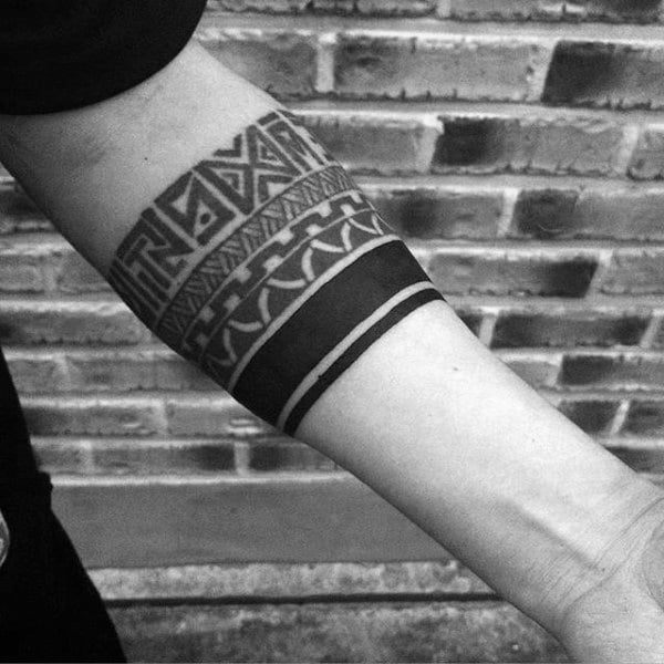 71 Armband-Tattoos (und die Bedeutung): Wikinger, Kelten