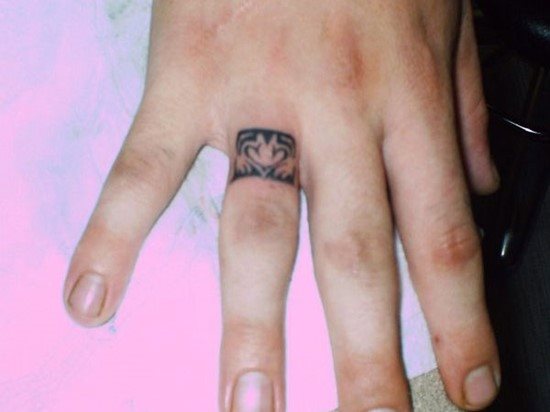 ring tattoo 528