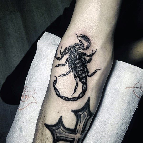 Skorpion-Sternzeichen-Tattoo 293