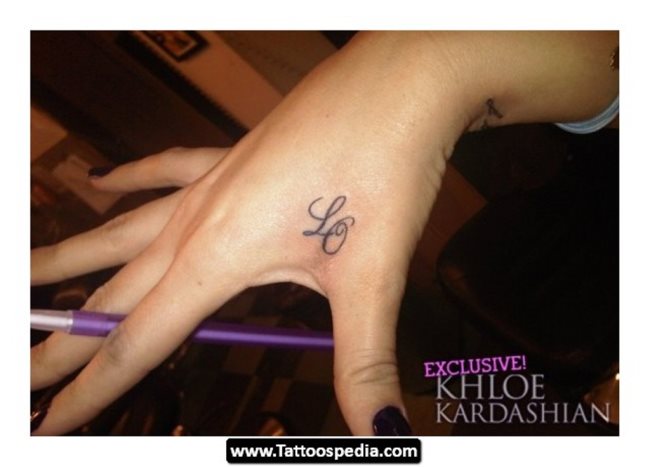 initialen tattoos finger 21