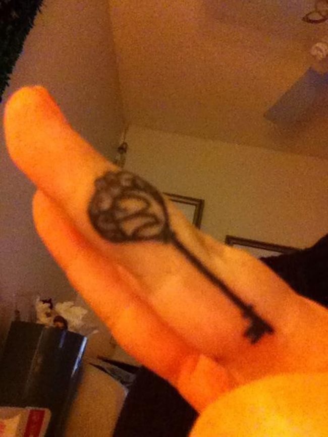 initialen tattoos finger 23