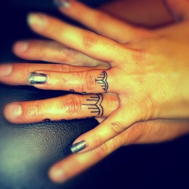 initialen tattoos finger 33
