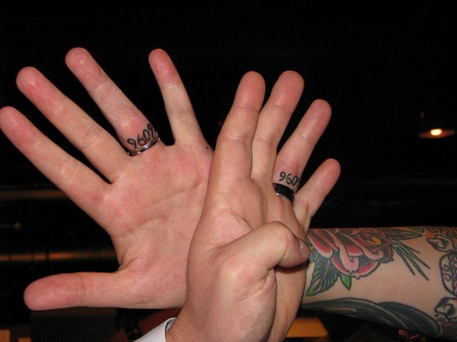 initialen tattoos finger 59
