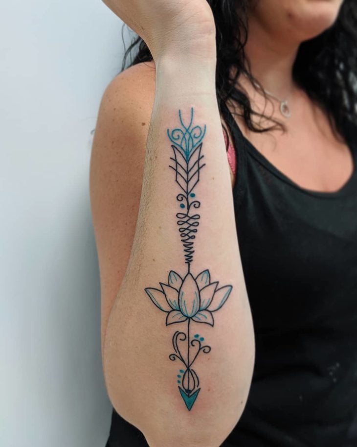 66 Arrow Tattoos (with their meanings)