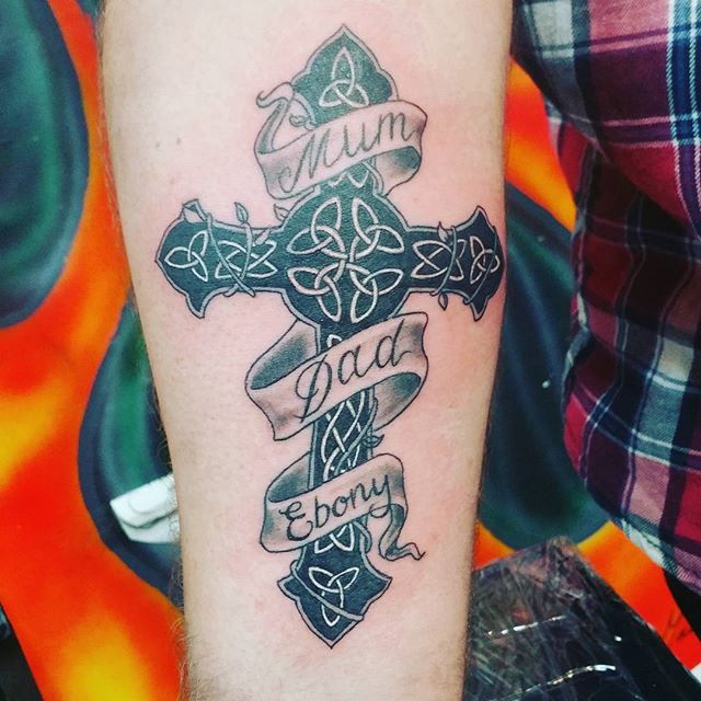 cross tattoo 37