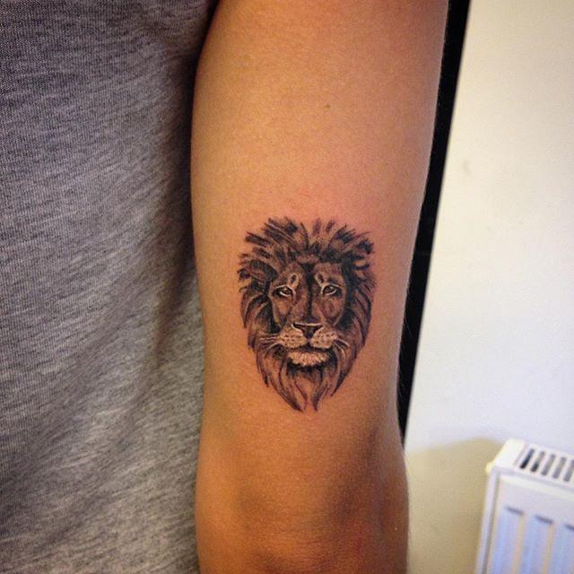 lion tattoo 37