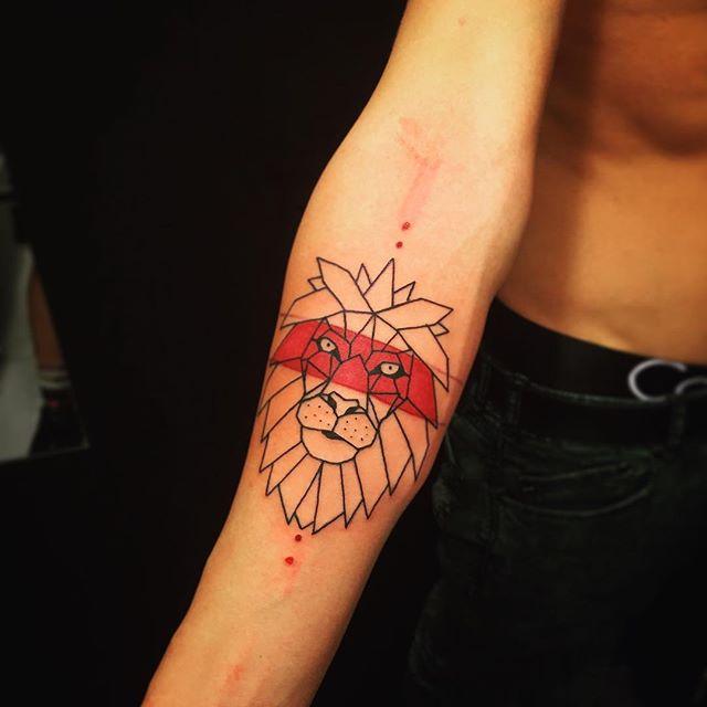 lion tattoo 95
