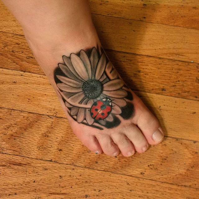 tatuaje en el pie 311