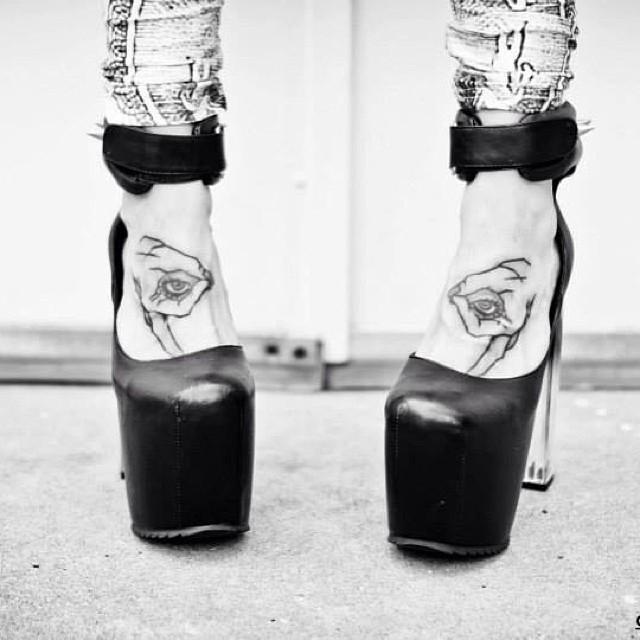 tatuaje en el pie 811