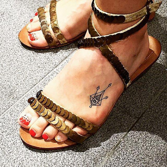 Tatuajes en los pies para MUJER: Dolor, pros, contras e ideas populares
