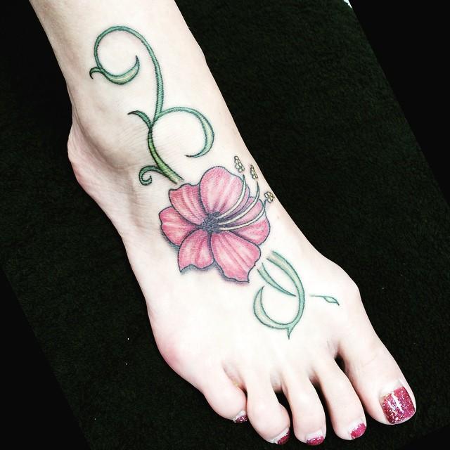 tatuaje en el pie 941