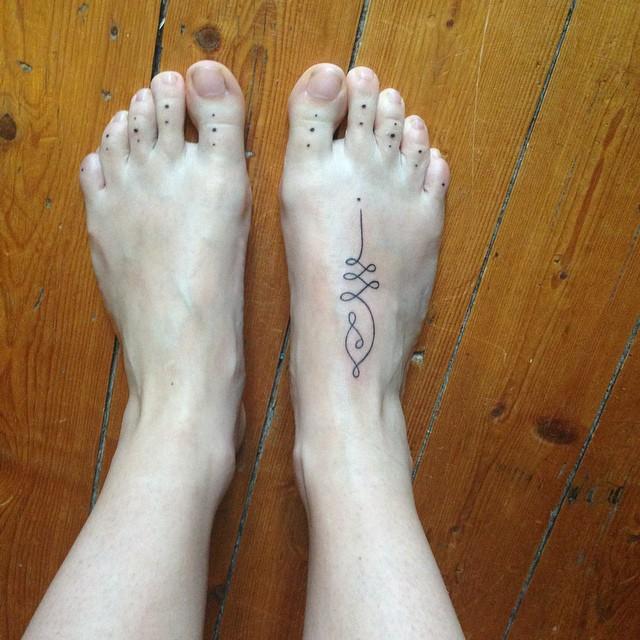 tatuaje en el pie 951