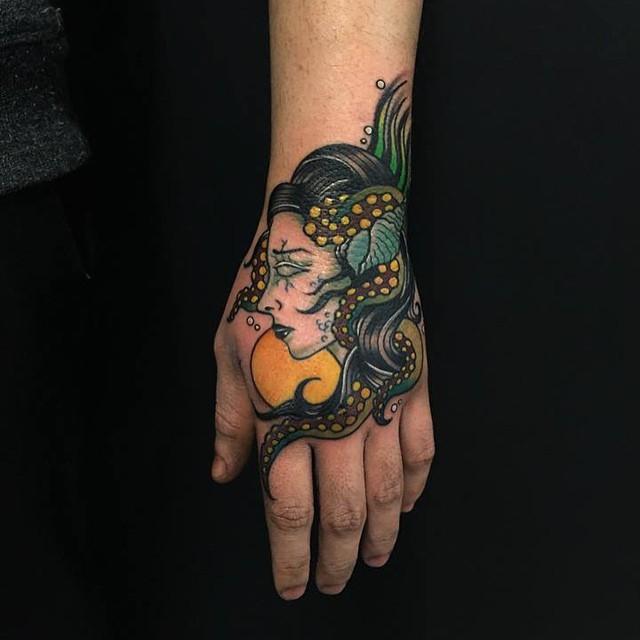 tatuaje en la mano 101