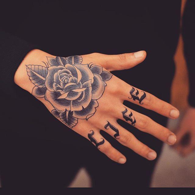 tatuaje en la mano 141