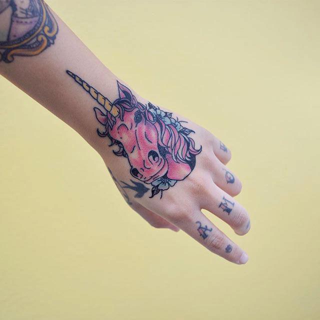 tatuaje en la mano 431