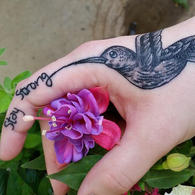 tatuaje en la mano 521