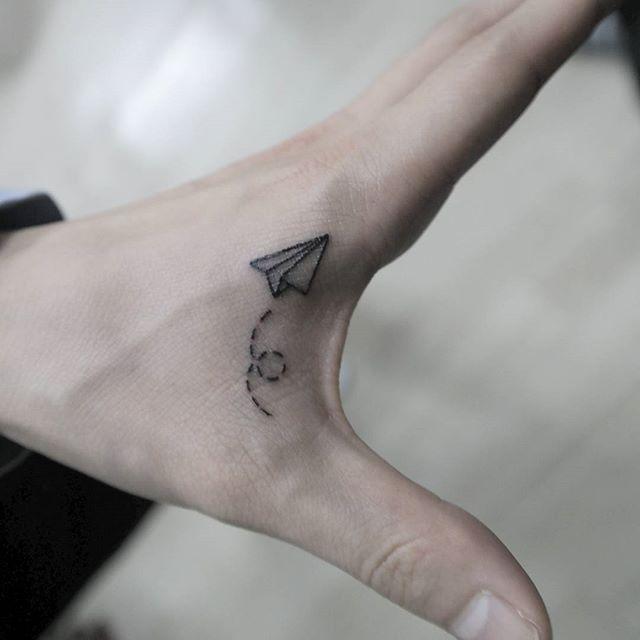 tatuaje en la mano 741