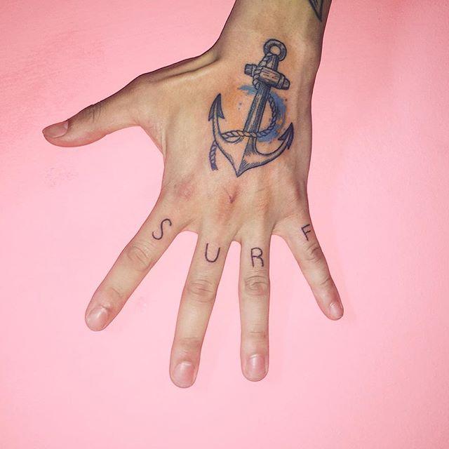 tatuaje en la mano 761