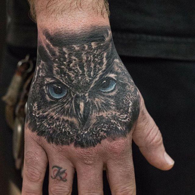 tatuaje en la mano 771