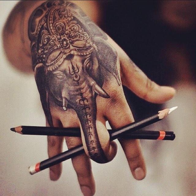tatuaje en la mano 781