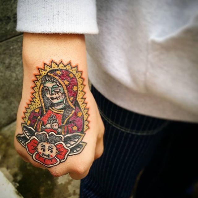 tatuaje en la mano 81