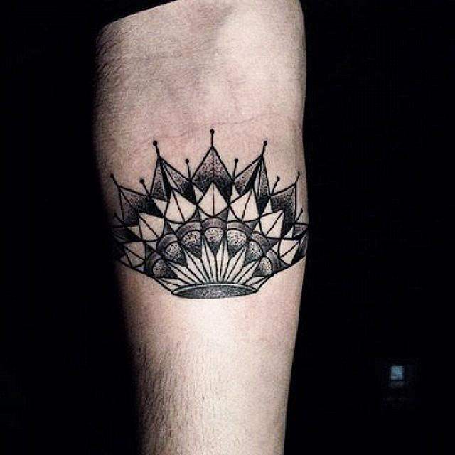 tatuaje corona 711