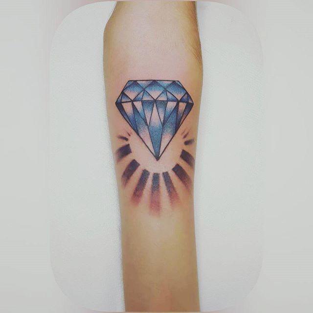 tatuaje diamante 341