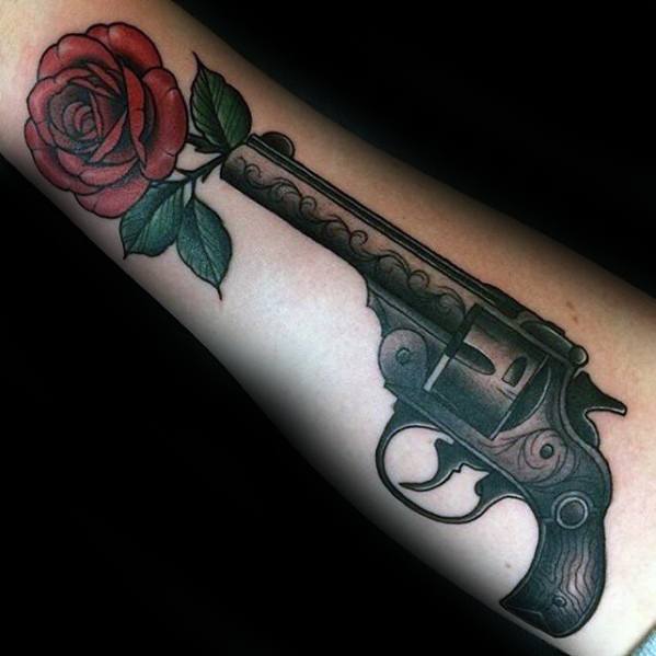 tatuaje guns and roses 80
