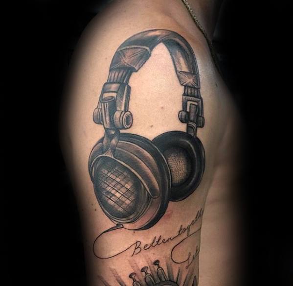 tatuaje cascos auriculares 26