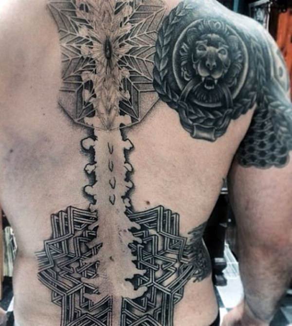tatuaje columna vertebral 189