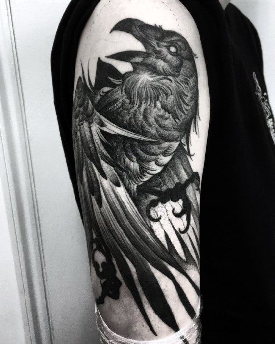 tatuaje cuervos Hugin Munin 18