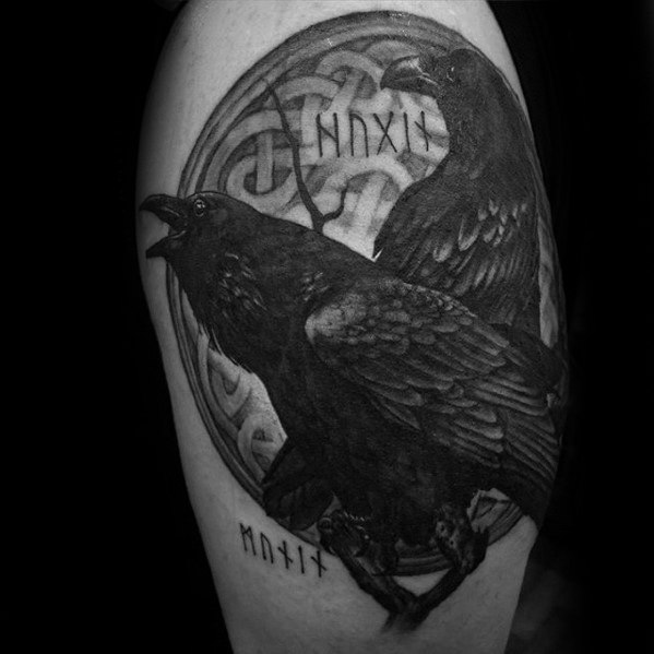 tatuaje cuervos Hugin Munin 60