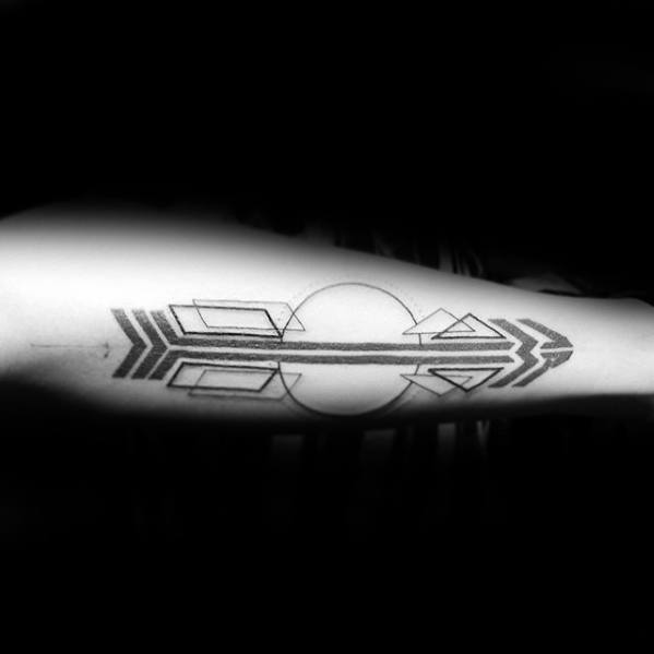 tatuaje flecha geometrica 58