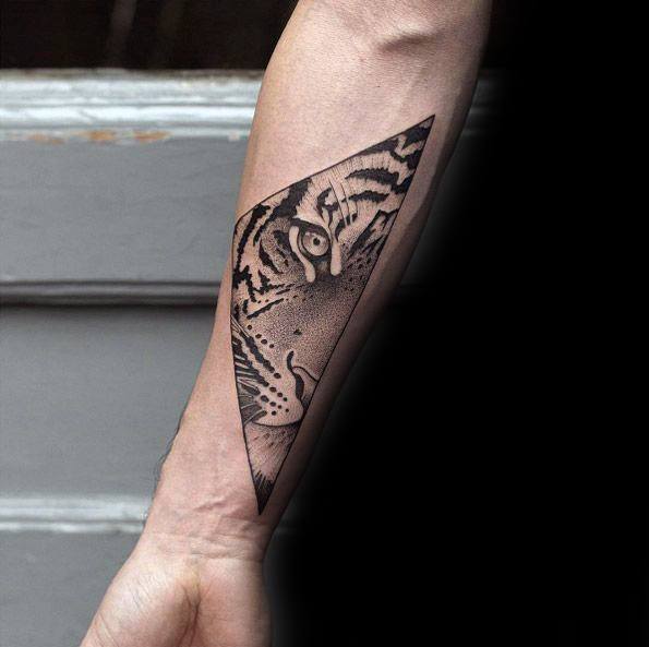tatuaje tigre geometrico 52