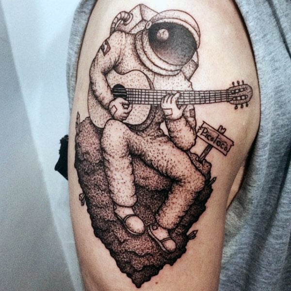 tatuaje astronauta astronomia 33