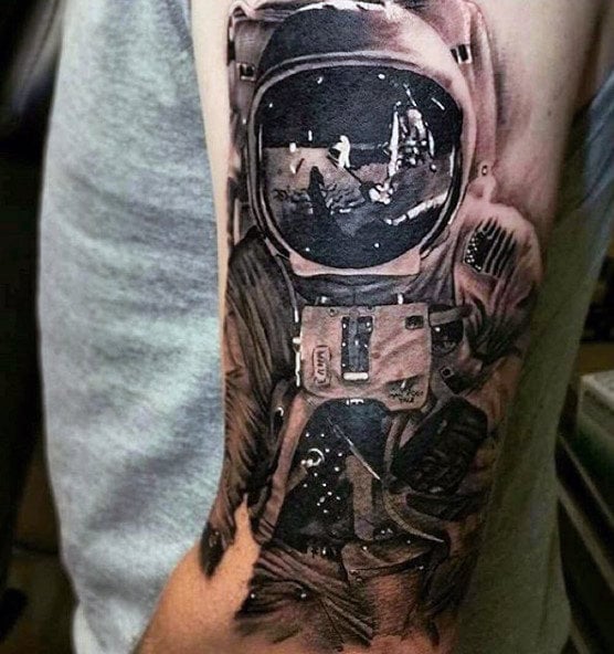 tatuaje astronauta astronomia 37