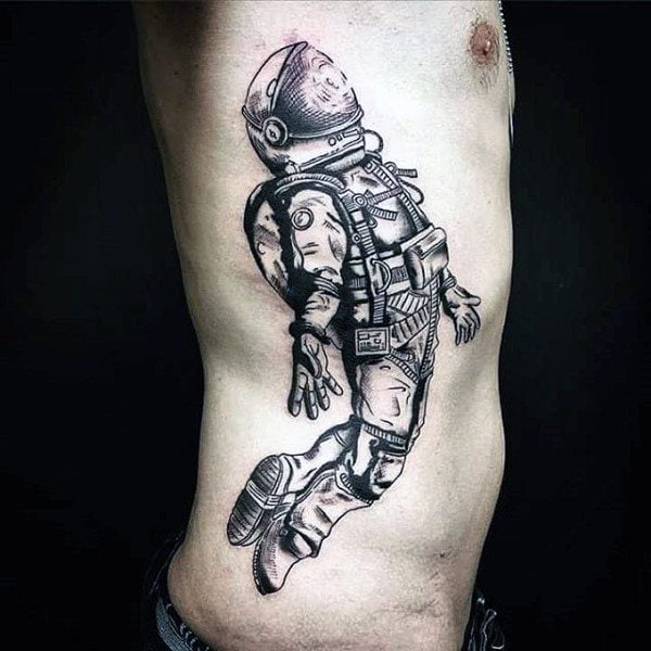 tatuaje astronauta astronomia 69