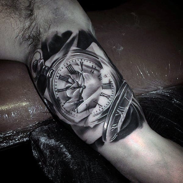 tatuaje reloj de bolsillo 69
