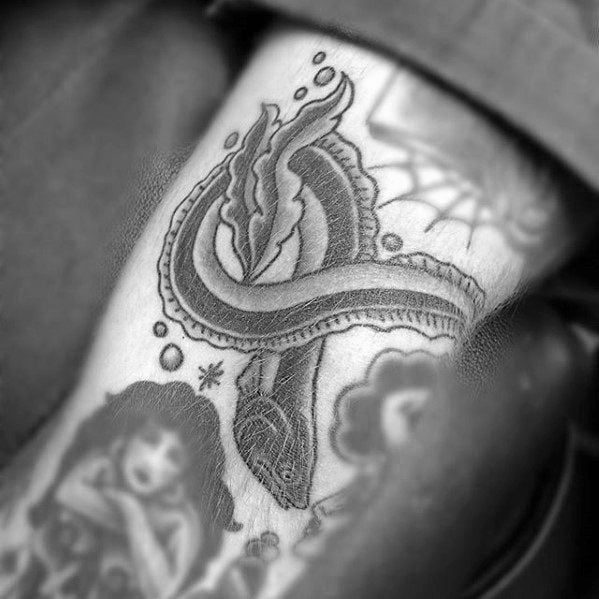 tatuaje anguila 84