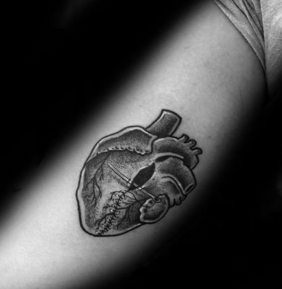 tatuaje corazon roto partido 14
