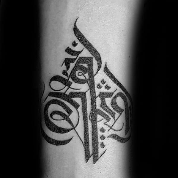 tatuaje en sanscrito 28